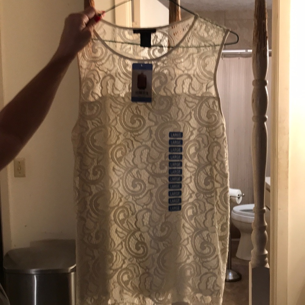 Ladies sleeveless top in white